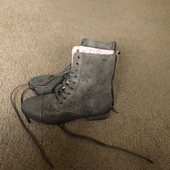 Grey Roxy boots - Picture 2 of 3